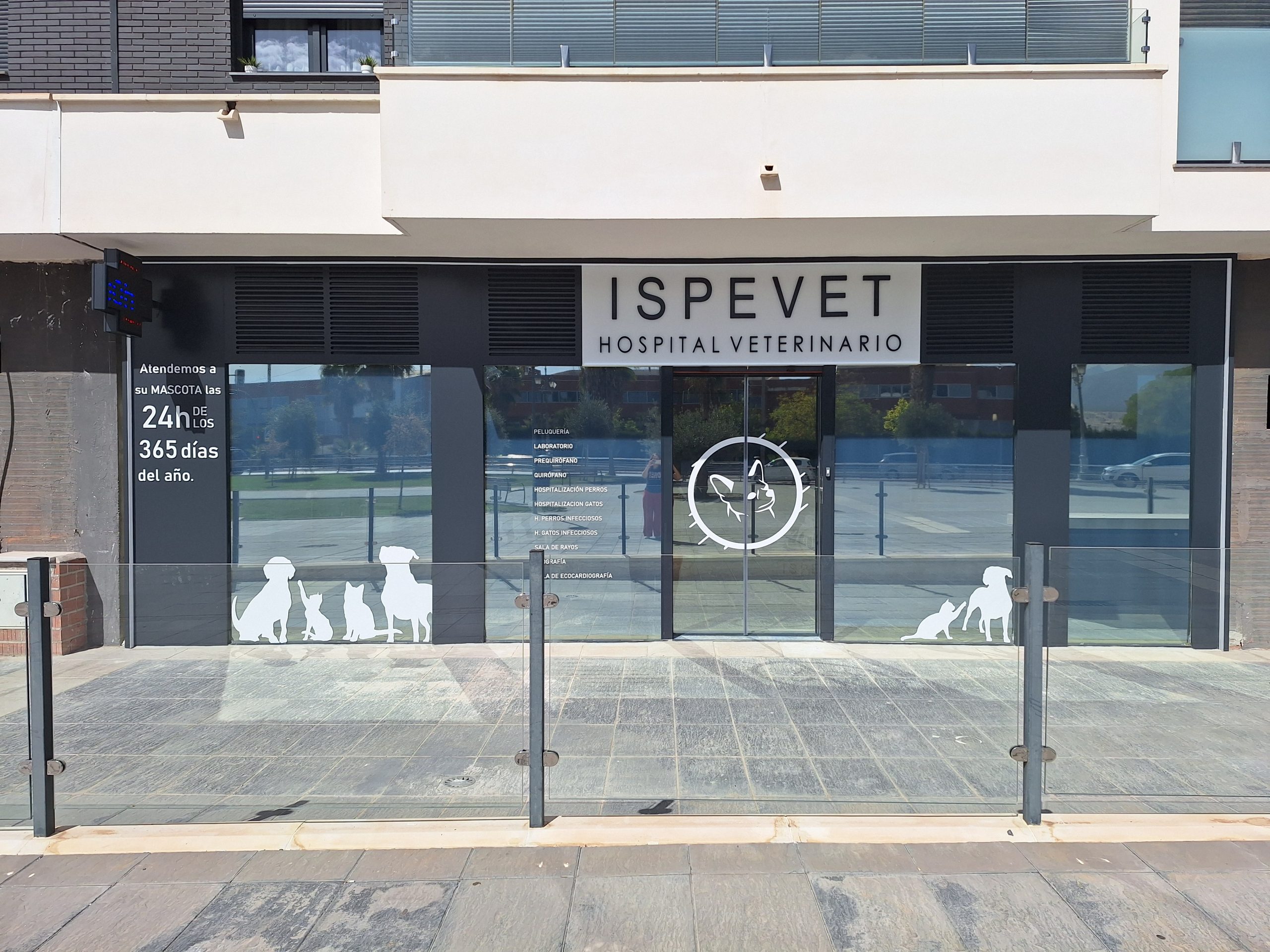 Imagen de la fachada del Hospital Veterinario 24 h. Ispevet. - ispevet.es